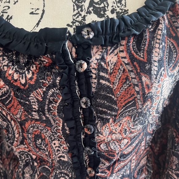 FREE PEOPLE DARE ME LONG SLEEVE FLORAL VELVET TOP MEDIUM - Picture 5 of 8